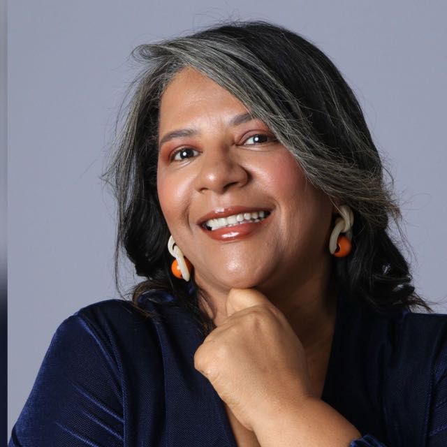 Dra. Elisangela Fernandes